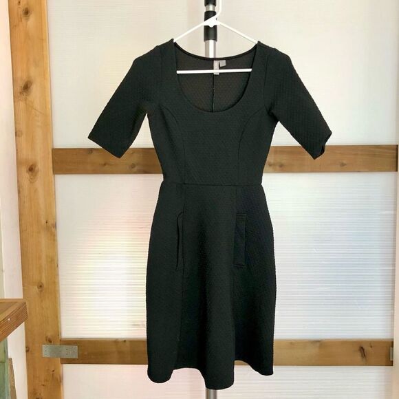 ASOS Black Textured Short Sleeve Scoop Neck Fit & Flare Dress Sz 2 - Picture 2 of 6